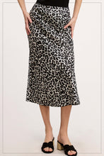 Load image into Gallery viewer, Leopard Printed Bias Cut Midi Skirt
