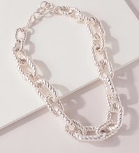 Load image into Gallery viewer, Bold Twisted Chain Necklace

