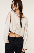 Load image into Gallery viewer, Taupe Cropped Button Up
