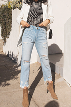 Load image into Gallery viewer, Light Wash Distressed Knee Denim
